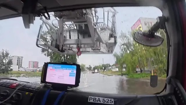 Nepriaznivé počasie si vyžiadalo zásahy hasičov na viacerých miestach, pričom najviac udalostí bolo hlásených v Bratislavskom, Trnavskom a Nitrianskom kraji, najmenej bolo v Žilinskom a Prešovskom kraji.