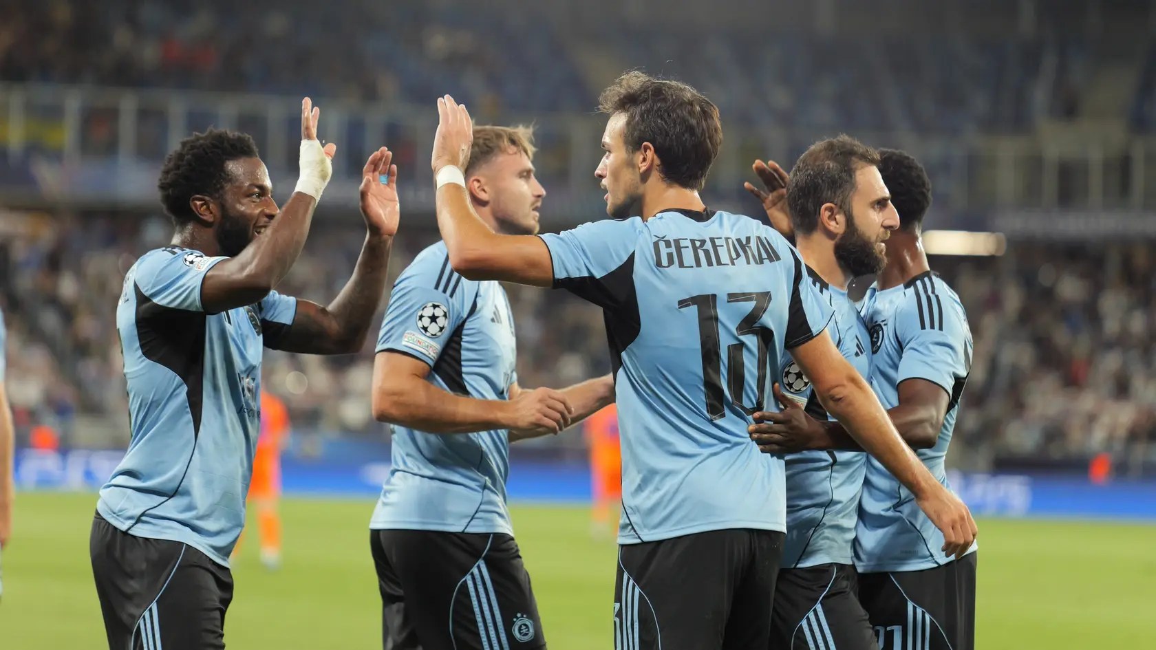 Na snímke uprostred vpravo Roman Čerepkai (Slovan) sa teší z gólu na 1:0 počas prvého zápasu play off Ligy majstrov vo futbale ŠK Slovan Bratislava - NK Celje 19. augusta 2026 v Bratislave. FOTO TASR - Ľuboš Pilc